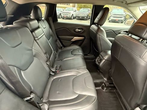 Used 2018 Jeep Cherokee Limited image 25