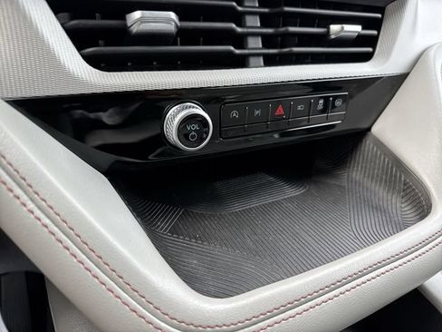 Used 2025 Ford Explorer Active w/ Active Comfort Package RWD image 27