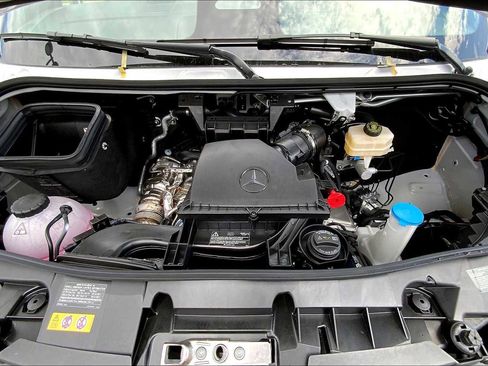 Used 2025 Mercedes-Benz Sprinter 2500 image 21