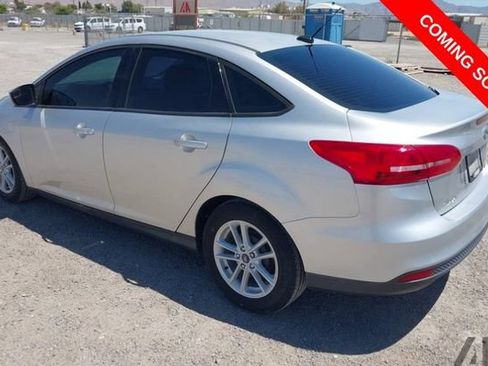 Used 2018 Ford Focus SE FWD image 3