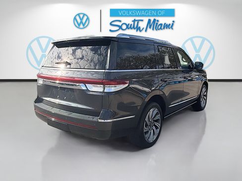 Used 2023 Lincoln Navigator Reserve image 7