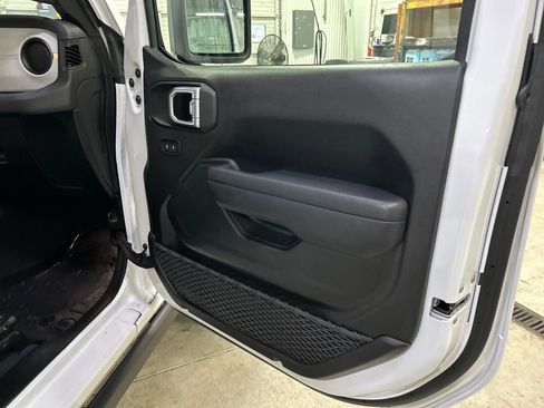 Used 2024 Jeep Wrangler Unlimited image 24