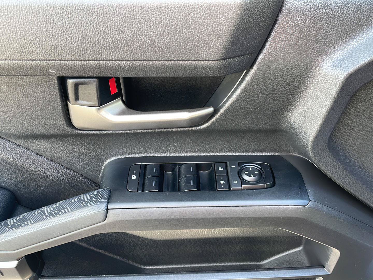 Used 2025 Toyota Tacoma TRD Sport AWD/4WD image 12