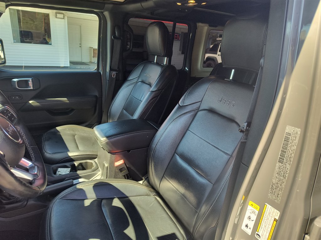 Used 2019 Jeep Wrangler Unlimited Sahara w/ Quick Order Package 24M Moab AWD/4WD image 18