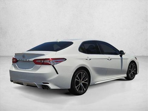 Used 2020 Toyota Camry SE w/ Carpet Mat Package FWD image 5