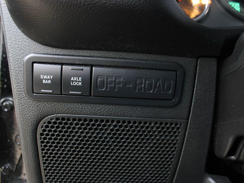 Used 2017 Jeep Wrangler Rubicon w/ Connectivity Group image 29