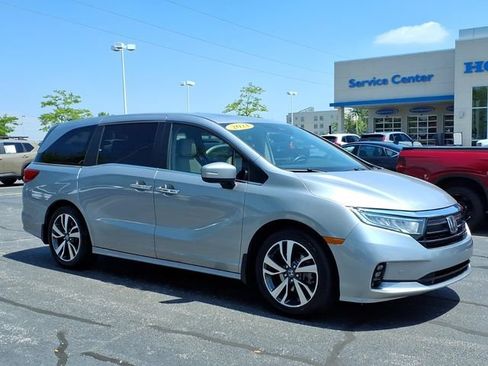 Certified 2021 Honda Odyssey Touring image 3