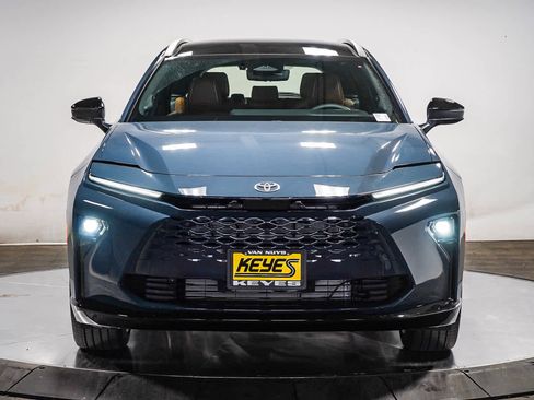 New 2025 Toyota Crown Signia image 2