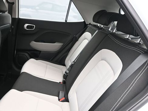 Certified 2025 Hyundai Venue SEL image 24