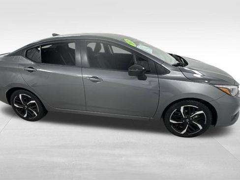 Used 2025 Nissan Versa SR image 2