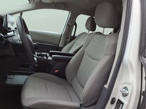 Used 2024 Toyota Sienna LE image 12