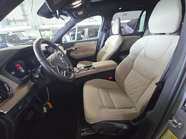 Used 2026 Volvo XC90 B6 Plus AWD/4WD image 6