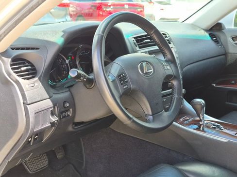 Used 2008 Lexus IS 250 w/ Premium Pkg RWD image 2