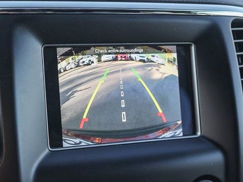 Used 2019 Jeep Grand Cherokee Laredo image 33