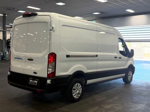 Used 2023 Ford E-Transit Medium Roof image 7