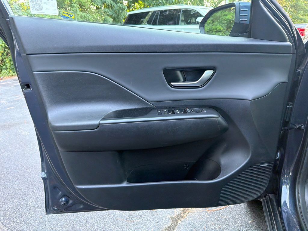 Used 2024 Hyundai Kona Limited FWD image 10