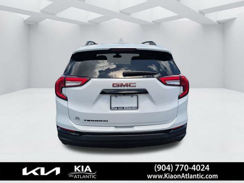 Used 2023 GMC Terrain SLE w/ Driver Convenience Package FWD image 4