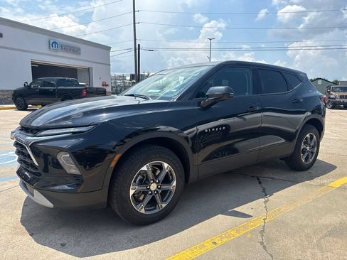 Used 2025 Chevrolet Blazer LT FWD image 6