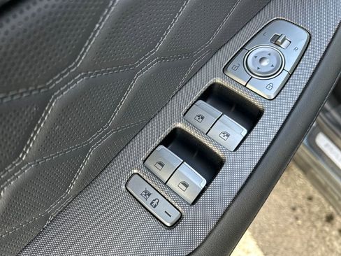 Used 2022 Hyundai Palisade Calligraphy image 11