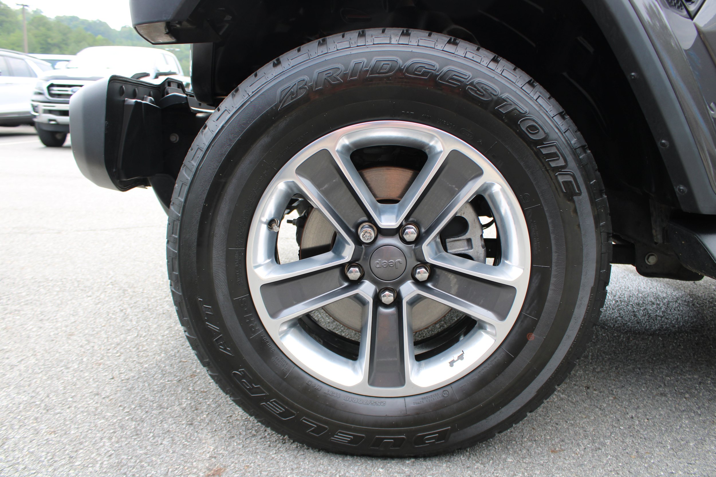 Used 2018 Jeep Wrangler Unlimited Sahara AWD/4WD image 9