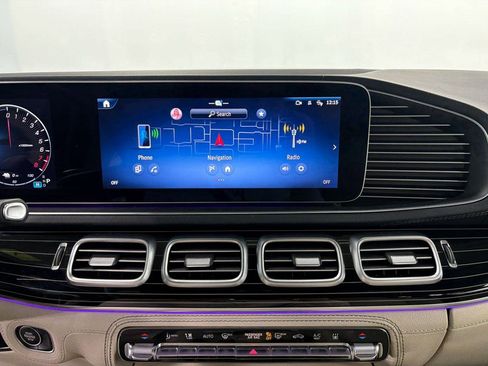 Used 2024 Mercedes-Benz GLE 450e 4MATIC image 17