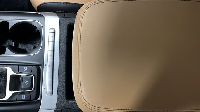 Used 2024 Kia Carnival LX FWD image 19