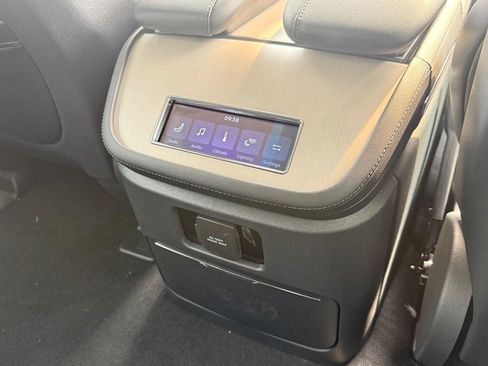 New 2027 Lincoln Navigator Premiere AWD/4WD image 7