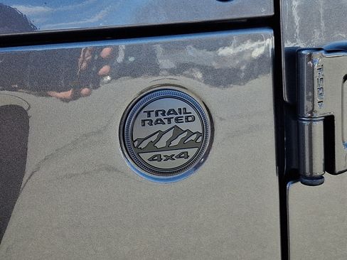 Used 2025 Jeep Gladiator Sport AWD/4WD image 31