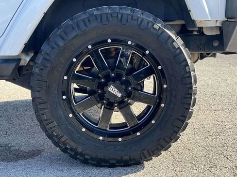 Used 2016 Jeep Wrangler Unlimited Sahara image 12