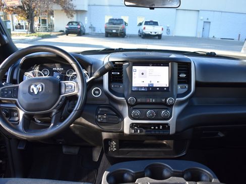 Used 2024 RAM 2500 Tradesman w/ Chrome Appearance Group image 29