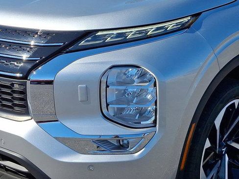 Used 2023 Mitsubishi Outlander SE image 9