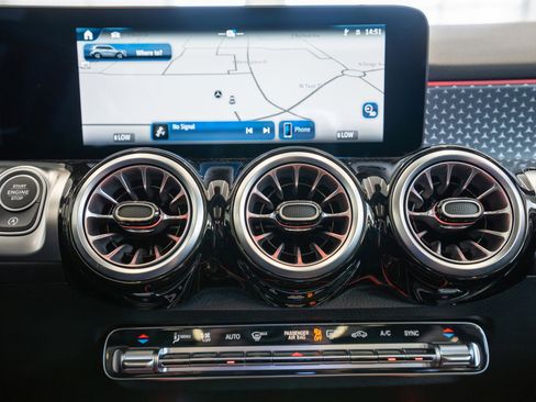 Used 2024 Mercedes-Benz GLB 250 w/ Exclusive Package image 20