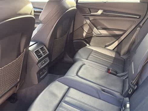 Used 2019 Audi Q5 Prestige w/ Prestige Package image 29
