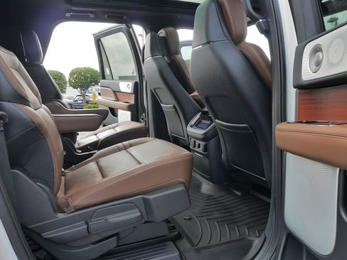 Used 2024 Lincoln Navigator L Reserve AWD/4WD image 11