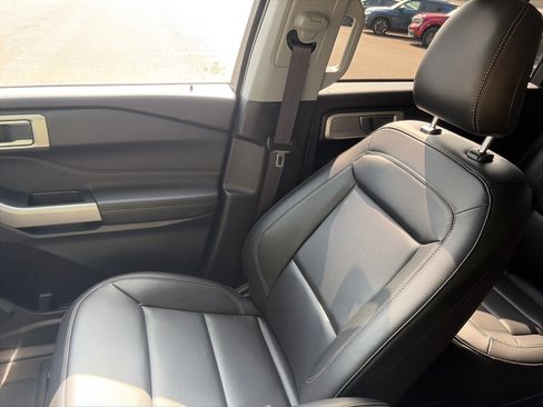 Used 2024 Ford Explorer XLT w/ Equipment Group 202A AWD/4WD image 19