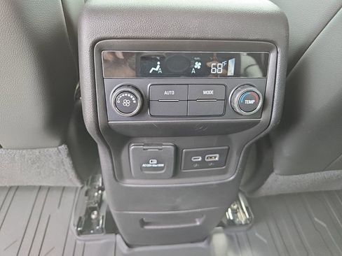 Certified 2023 GMC Acadia SLT AWD/4WD image 12