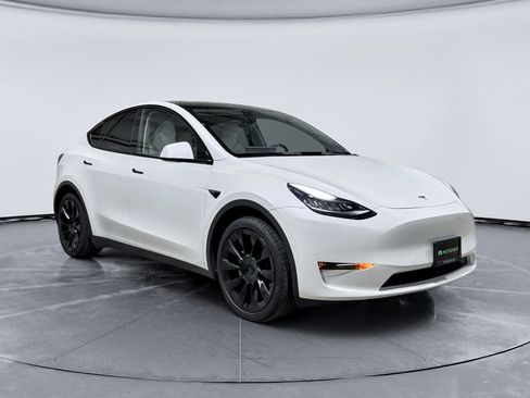 Used 2022 Tesla Model Y Long Range AWD/4WD image 4
