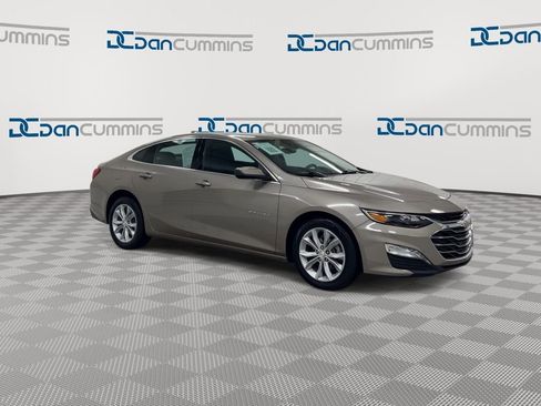 Used 2025 Chevrolet Malibu LT FWD image 2