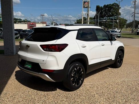 Used 2022 Chevrolet TrailBlazer LT w/ Convenience Package FWD image 8