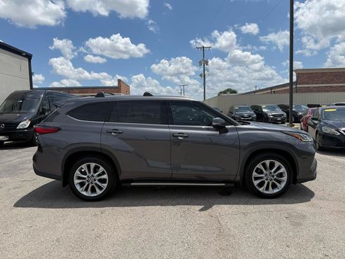Used 2021 Toyota Highlander Limited FWD image 5