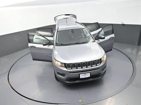 Used 2018 Jeep Compass Sport AWD/4WD image 30