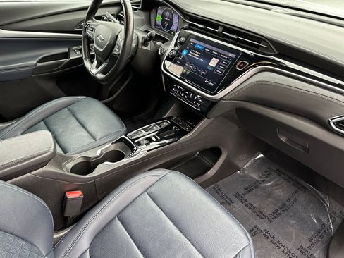 Used 2022 Chevrolet Bolt EUV LT w/ Convenience Package image 15