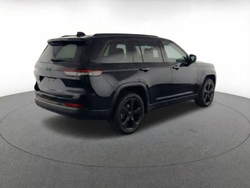 Used 2024 Jeep Grand Cherokee Altitude image 4