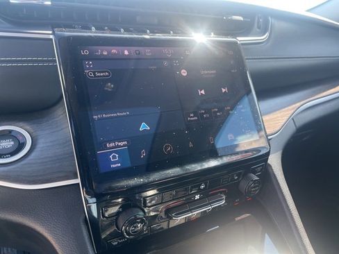 Used 2024 Jeep Grand Cherokee Limited w/ Black Appearance Package image 28