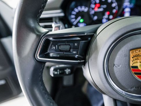 Certified 2022 Porsche Macan image 17