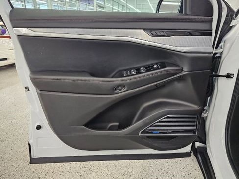 Used 2024 Jeep Wagoneer Launch Edition image 25