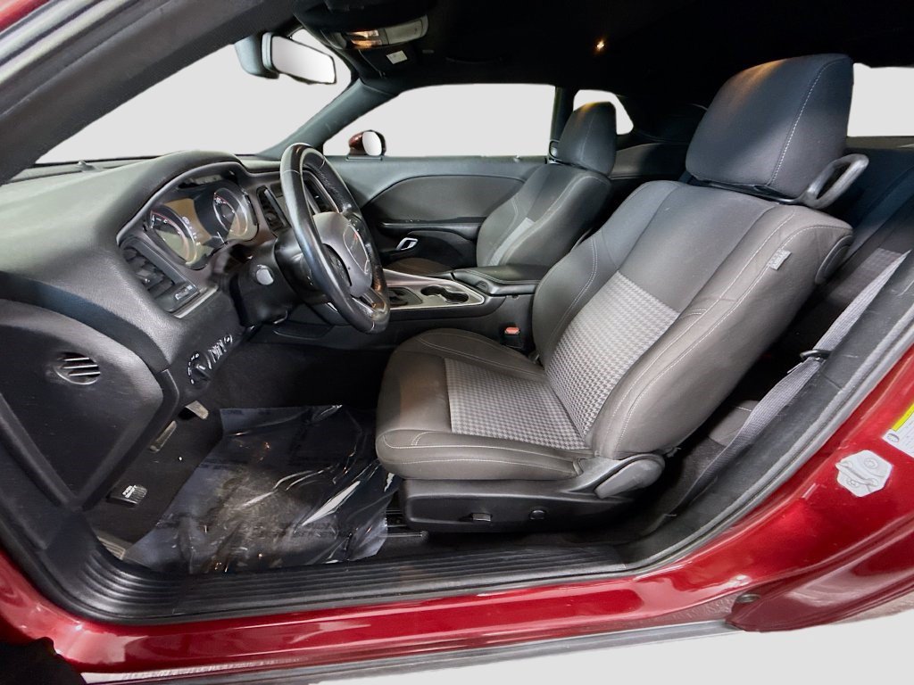 Used 2022 Dodge Challenger SXT RWD image 21