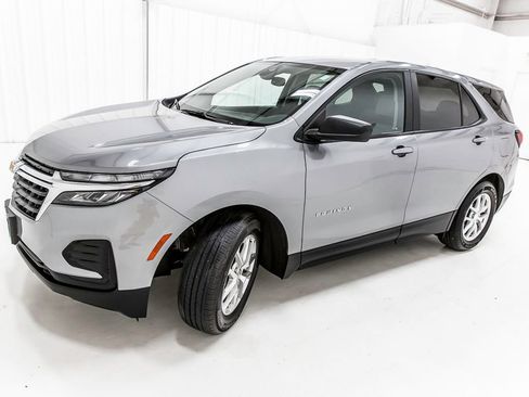 Used 2023 Chevrolet Equinox LS FWD image 2