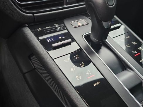 Used 2023 Porsche Macan image 34