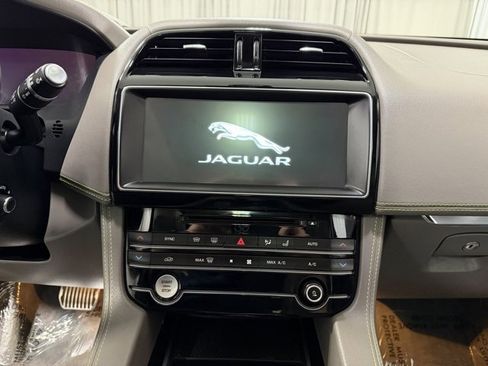 Used 2020 Jaguar F-PACE R-Sport image 15